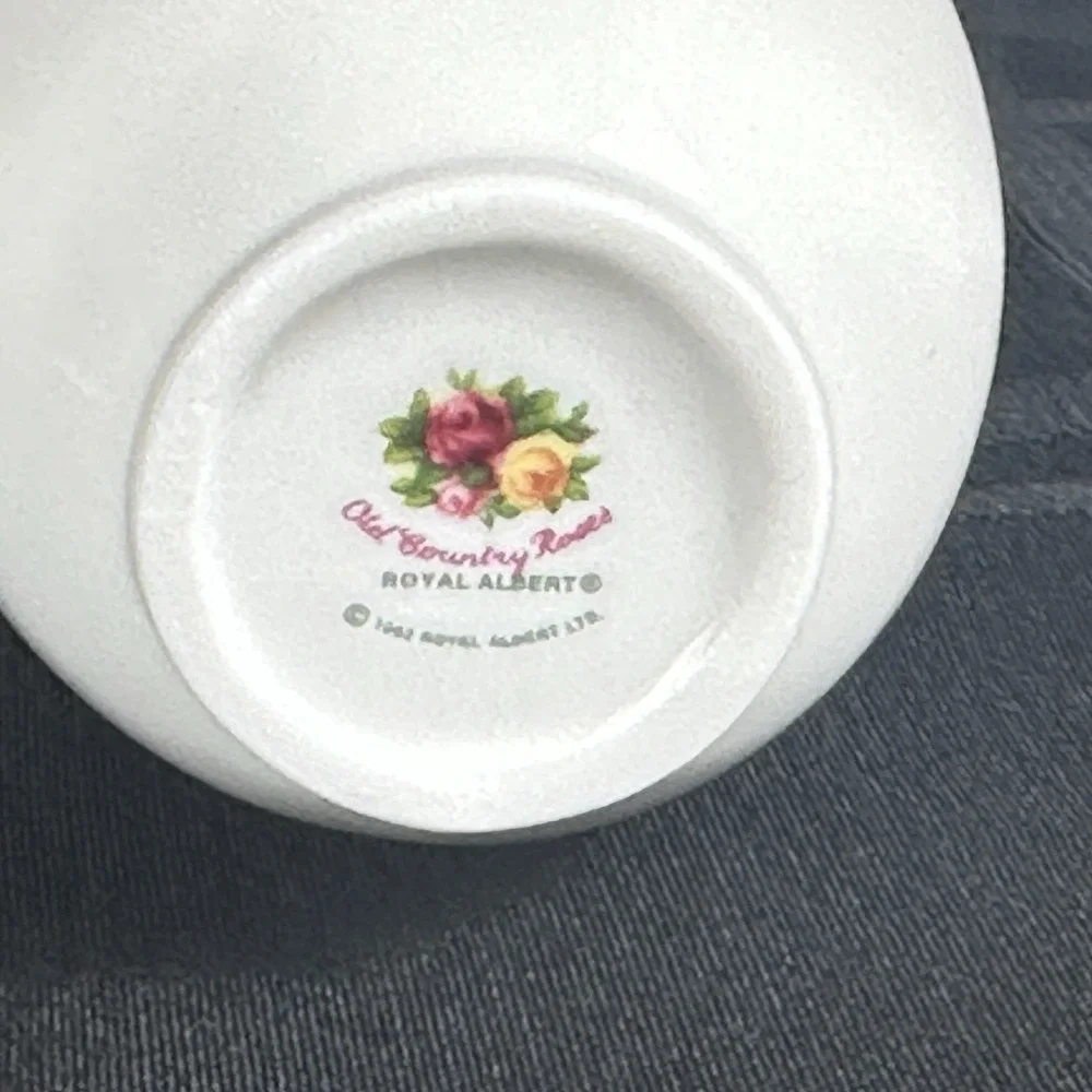 Royal Albert  Old Country Roses Small Bud Vase Mini Gold Trim